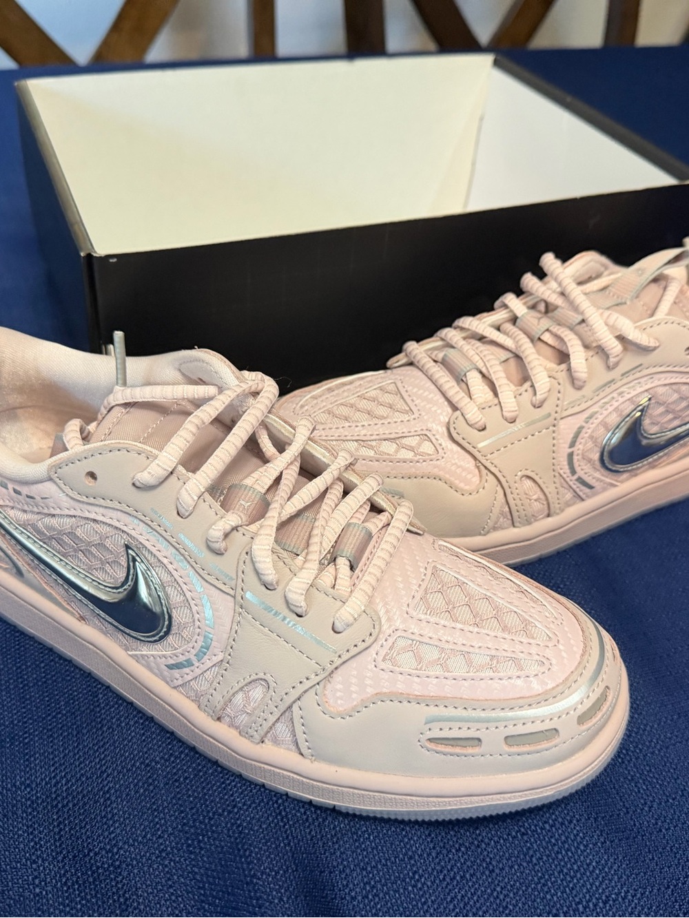 women’s air Jordan 1 mm low v3 size 8.5 new air Jordan shoes